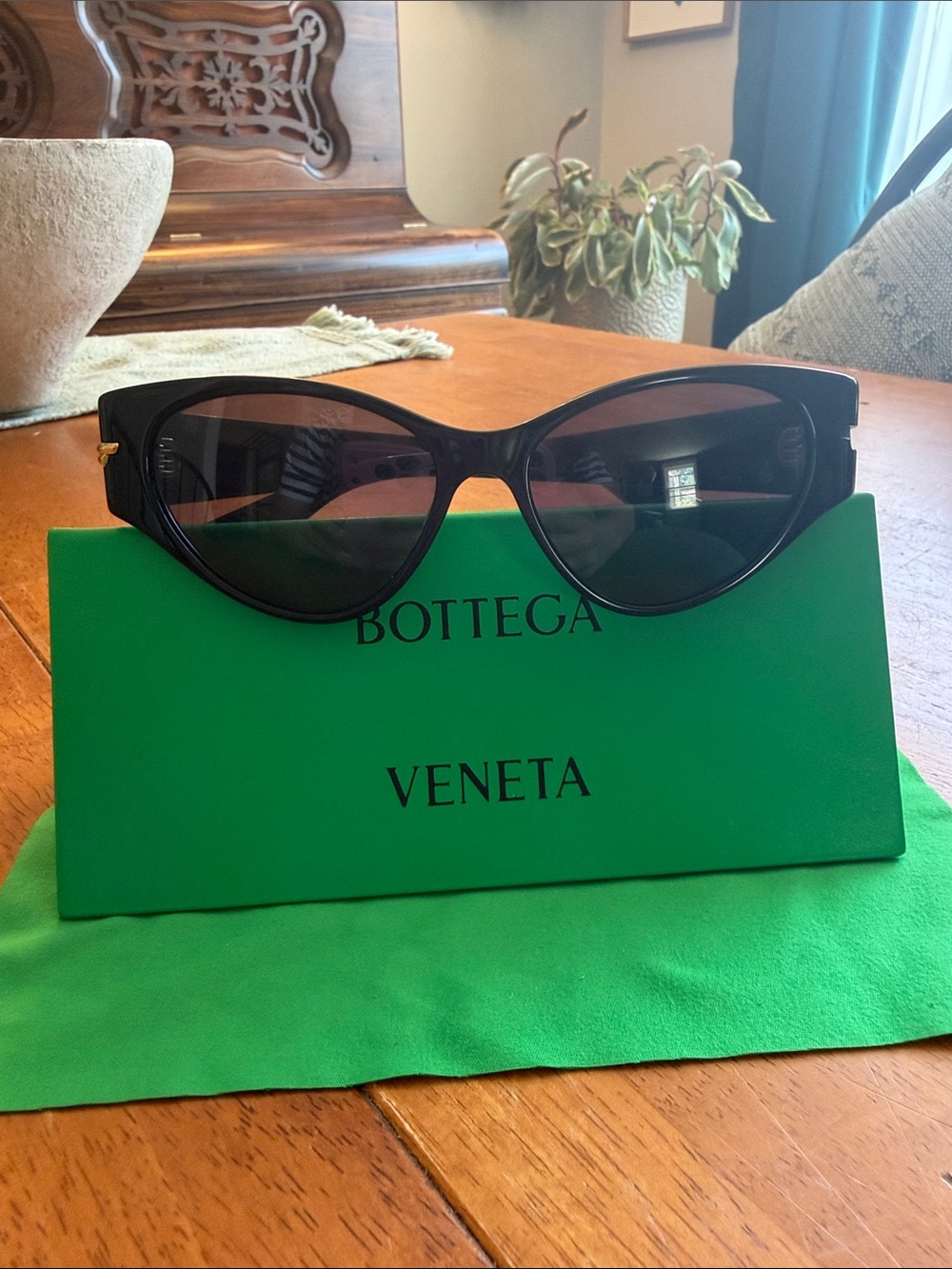 Bottega Veneta Cat-Eye Sunglasses with original case COSMETIC DAMAGE see listing